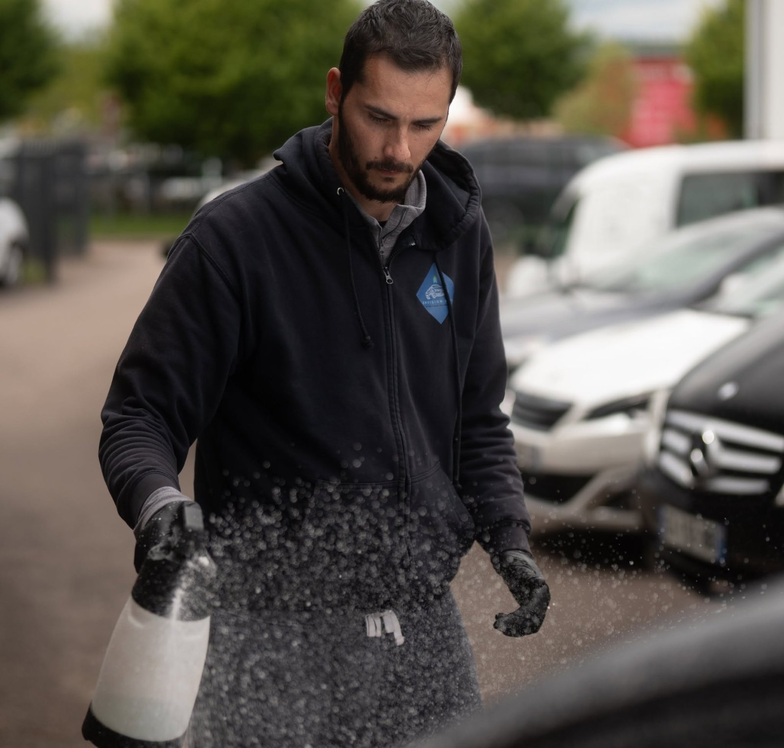 Leon Vrielink au travail, à l'atelier Envision Auto
